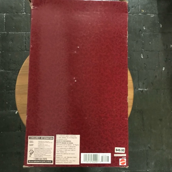 Vintage 1995 Holiday Memories Barbie Special Edition for Hallmark. - Picture 3 of 3